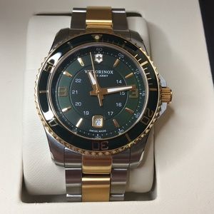 SOLD Victorinox Swiss army watch maverick large